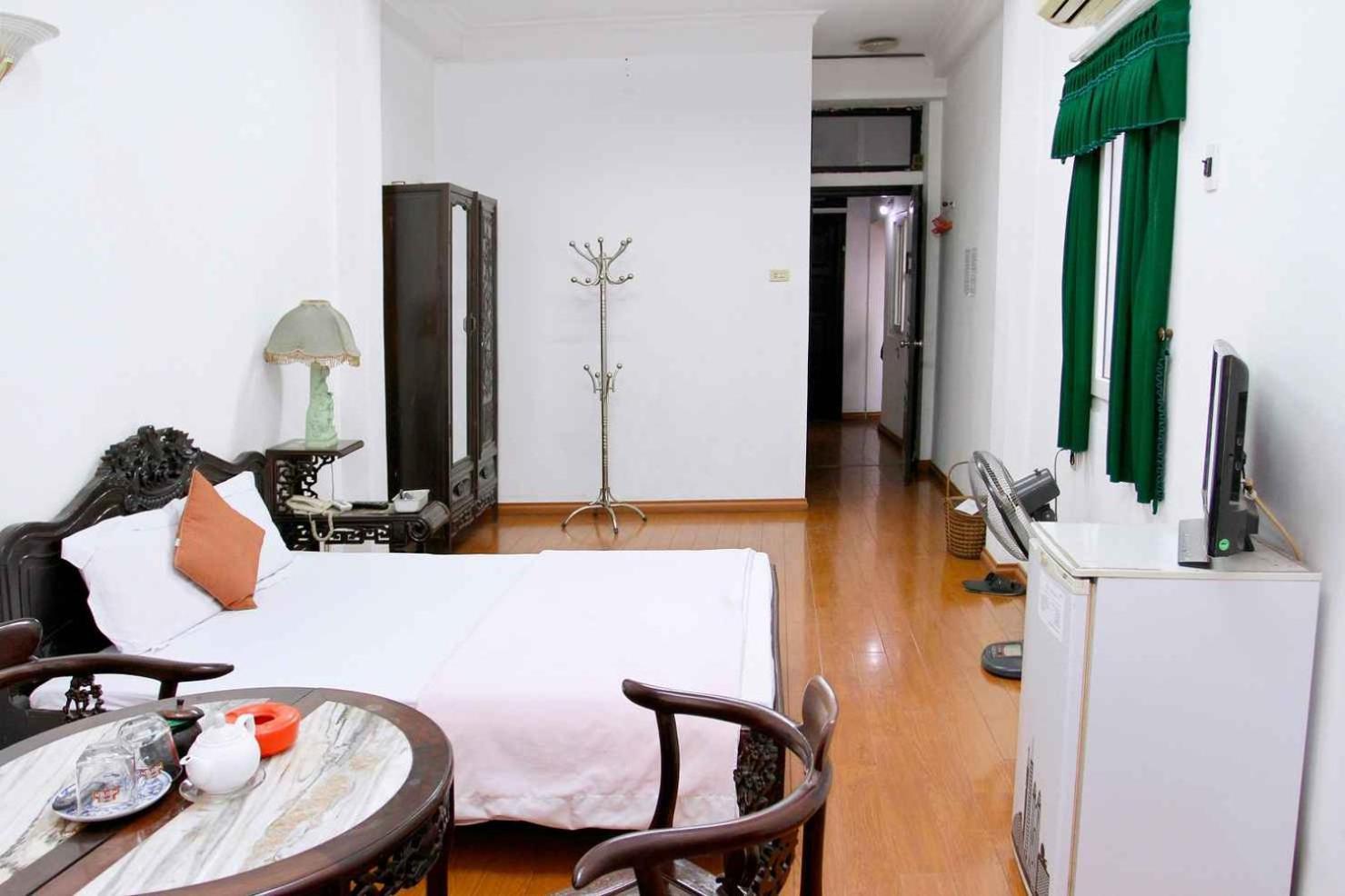 Hoang Cuong Hotel 15 Nguyen Thai Hoc Hanoi Bagian luar foto