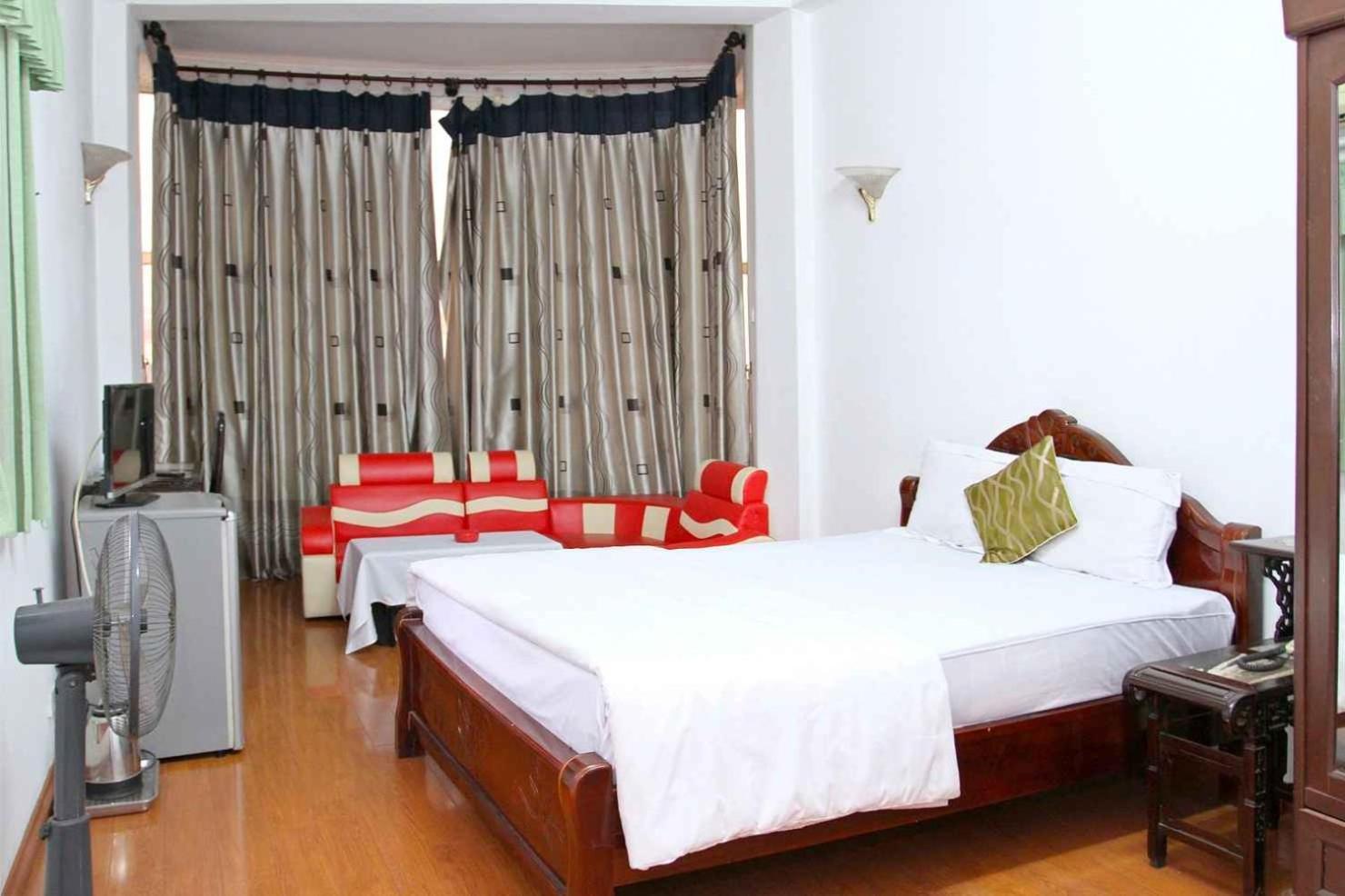 Hoang Cuong Hotel 15 Nguyen Thai Hoc Hanoi Bagian luar foto