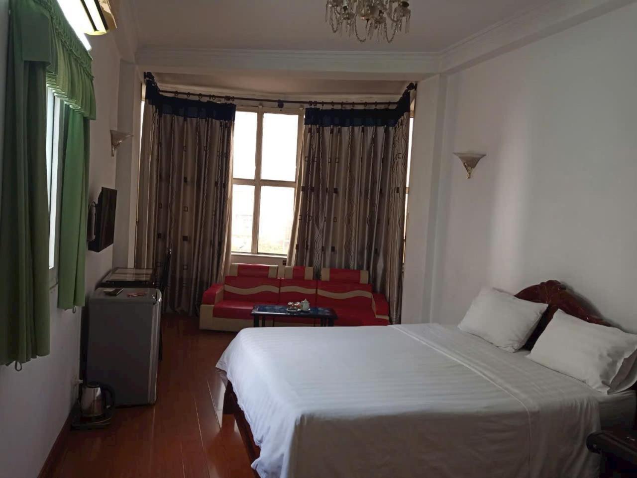 Hoang Cuong Hotel 15 Nguyen Thai Hoc Hanoi Bagian luar foto