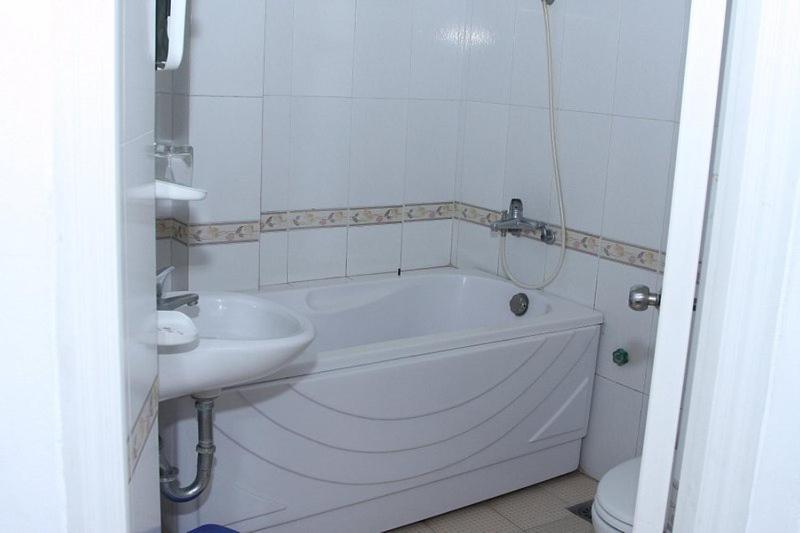 Hoang Cuong Hotel 15 Nguyen Thai Hoc Hanoi Bagian luar foto